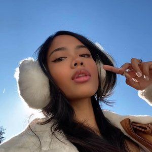 Meet your Posher, Ellaiza